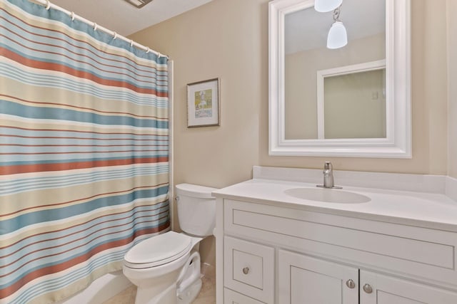 full bath featuring a shower with shower curtain, toilet, and vanity