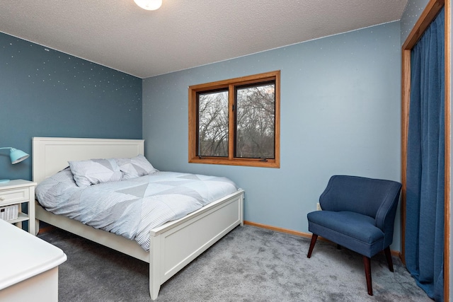 bedroom featuring carpet, baseboards, and a textured ceiling