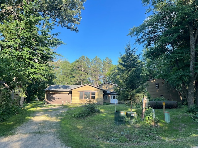 21888 650th Ave, Dexter, MN 55926 - view of front facade with a front lawn