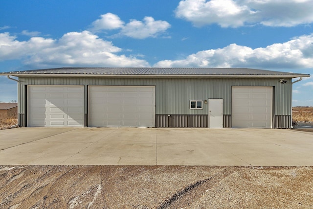 view of detached garage