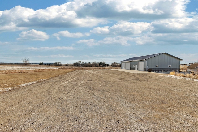 view of yard featuring a detached garage and an outdoor structure