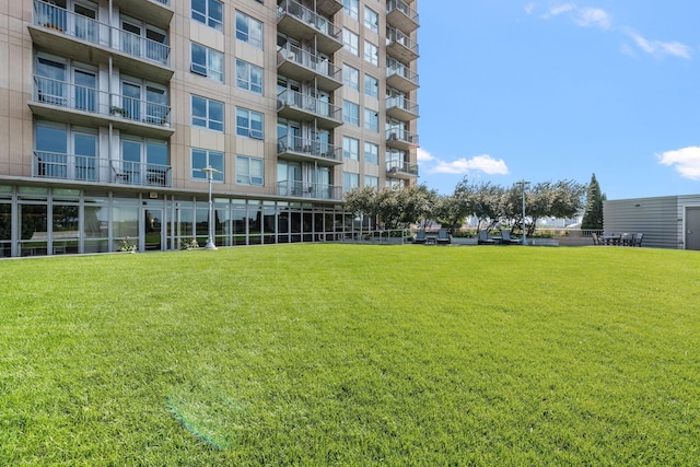 view of home's community featuring a yard