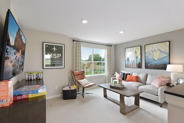 living area featuring recessed lighting, baseboards, and carpet