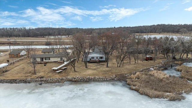 birds eye view of property featuring a wooded view