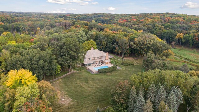 bird's eye view with a wooded view