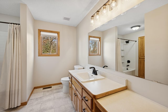 full bathroom featuring visible vents, toilet, vanity, and baseboards