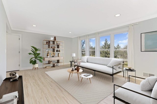 living area featuring recessed lighting, baseboards, visible vents, and wood finished floors