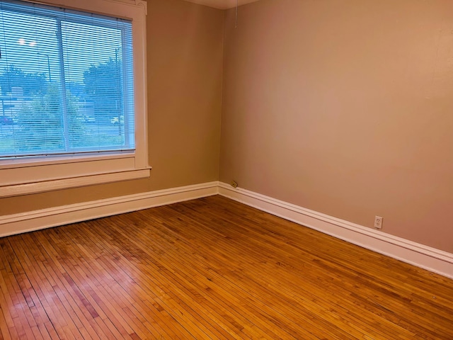 253 Richmond St, Saint Paul, MN 55102 - unfurnished room featuring hardwood / wood-style floors