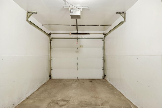 125 96th Ln NE, Blaine, MN 55434 - garage featuring a garage door opener