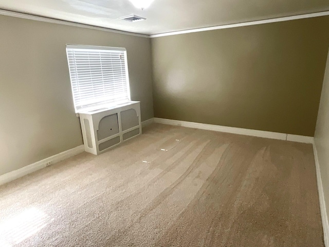 401 5th Ave SW, Austin, MN 55912 - spare room with carpet, visible vents, baseboards, and ornamental molding