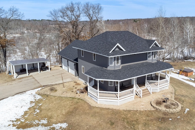 bird's eye view featuring a wooded view