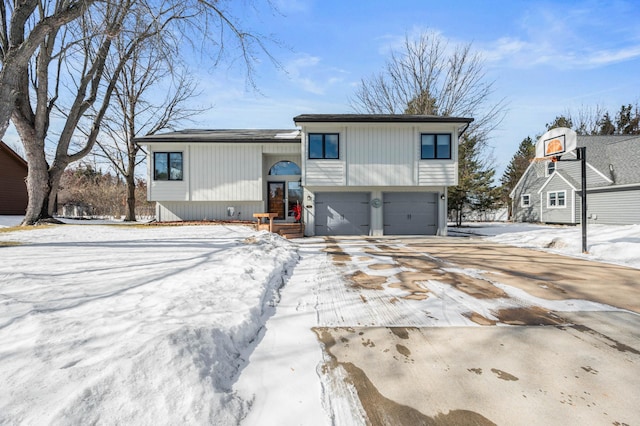 view of front of house with a garage and driveway