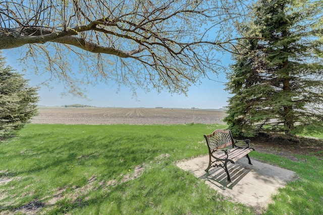 view of yard featuring a rural view