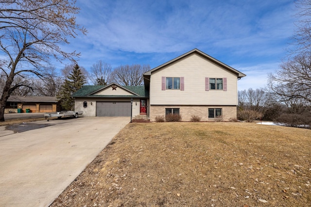 view of side of property featuring a lawn, driveway, and a garage