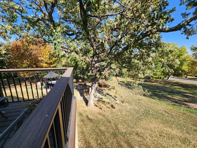 908 Park Ln, Belle Plaine, MN 56011 - view of yard featuring a deck