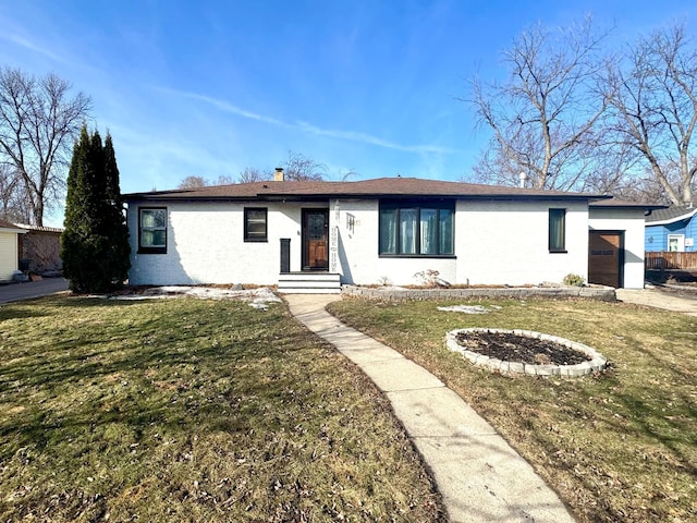 view of front facade with a garage and a front yard