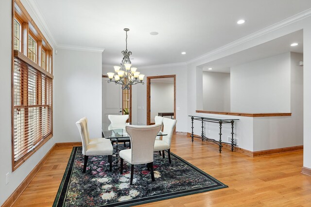 dining room with light wood-style floors, recessed lighting, crown molding, and baseboards