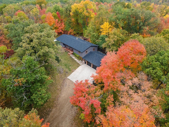 bird's eye view with a forest view