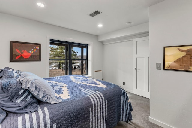 bedroom with baseboards, visible vents, carpet flooring, and recessed lighting