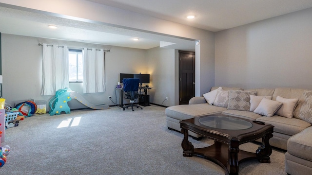 living area with carpet flooring and recessed lighting