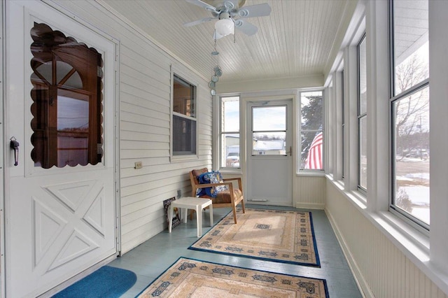 sunroom / solarium with ceiling fan