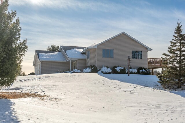 view of front of house featuring a wooden deck