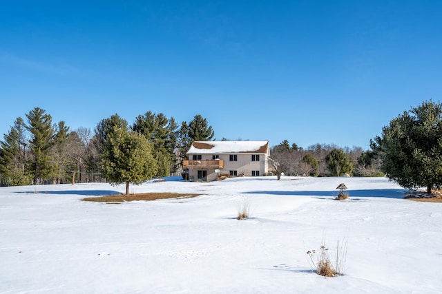 view of yard layered in snow