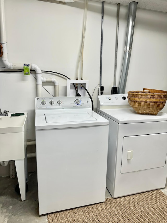 laundry area with laundry area and washer and clothes dryer