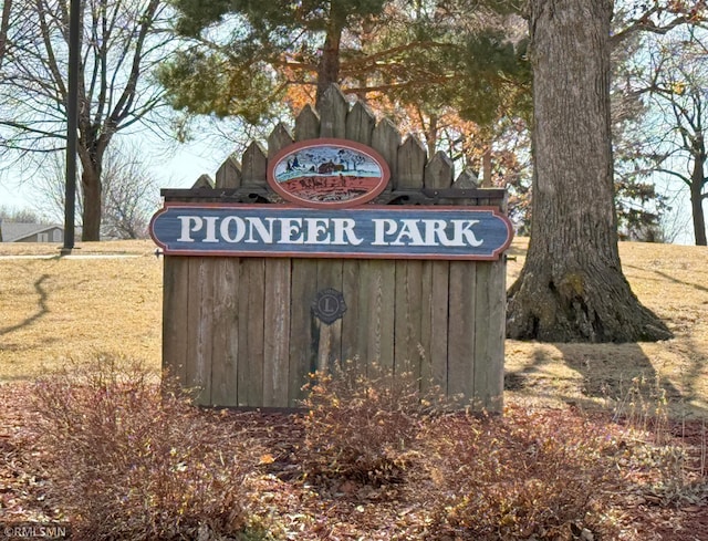 view of community / neighborhood sign