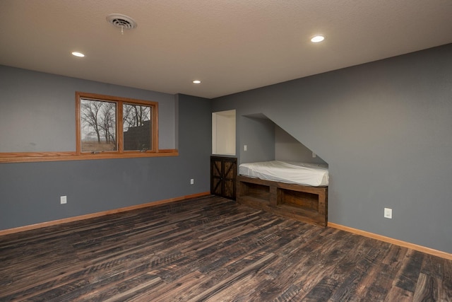 interior space with baseboards, visible vents, wood finished floors, and recessed lighting