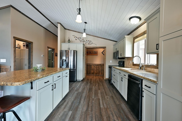 kitchen with dark wood-style floors, lofted ceiling, hanging light fixtures, a sink, and black appliances