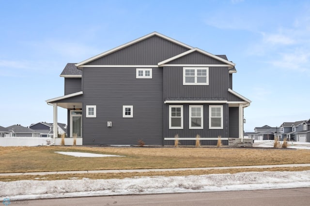 view of front of house with fence and a front lawn