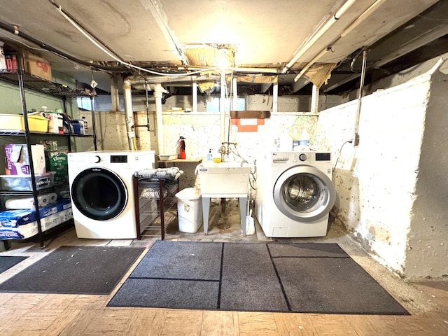 6915 11th Ave S, Richfield, MN 55423 - laundry room featuring washer and dryer