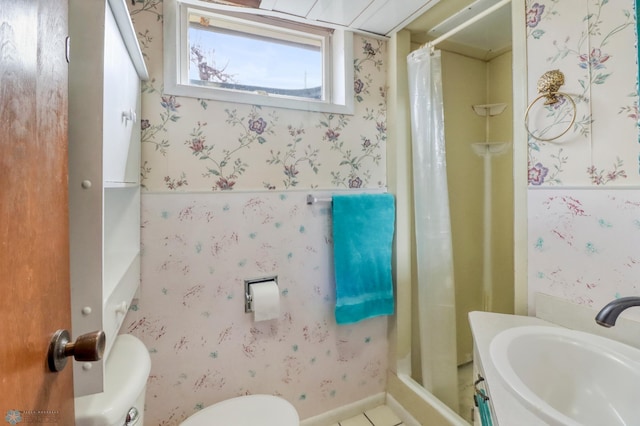 3129 7th St N, Fargo, ND 58102 - bathroom with toilet, a sink, curtained shower, and wallpapered walls