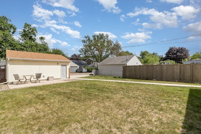 view of yard featuring a patio