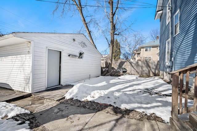 view of yard with an outbuilding and fence