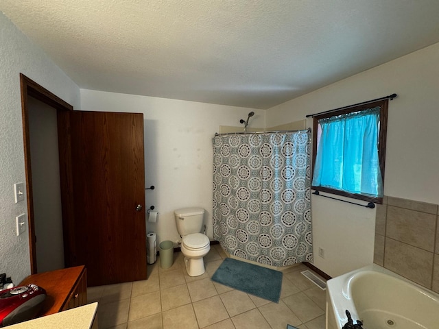 bathroom featuring a textured ceiling, curtained shower, tile patterned flooring, toilet, and a jetted tub