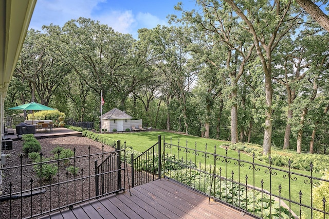 10 Saint Albans Rd E, Hopkins, MN 55305 - deck with an outdoor structure and a patio area