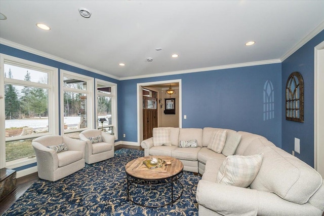 living area featuring recessed lighting, baseboards, crown molding, and wood finished floors