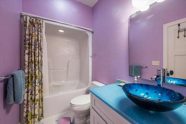 full bathroom with shower / tub combo with curtain, vanity, and toilet