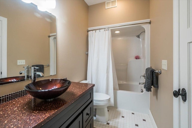 full bath featuring visible vents, shower / bath combo with shower curtain, vanity, and toilet