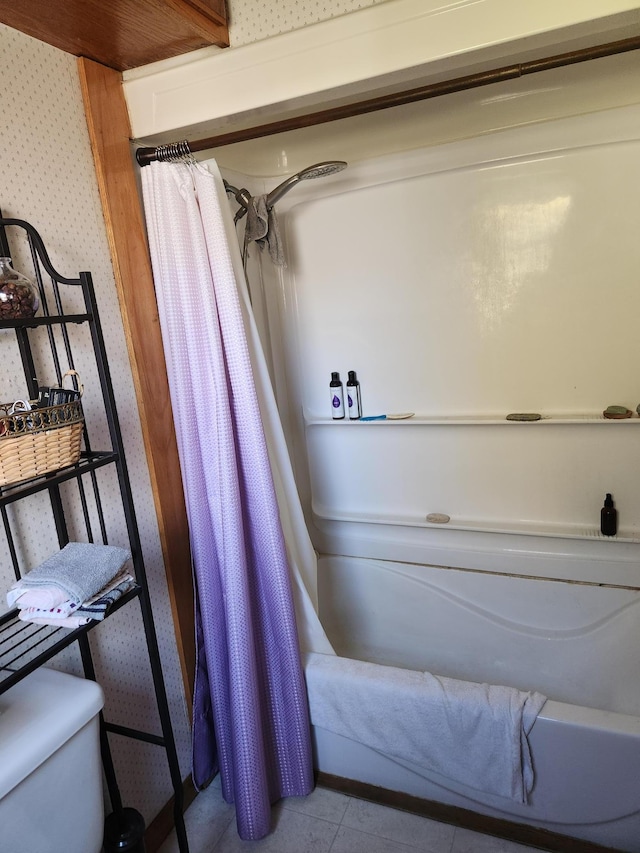 full bathroom featuring tile patterned floors, wallpapered walls, and toilet