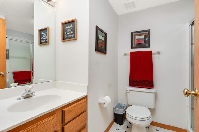 full bath with visible vents, toilet, a shower with shower door, vanity, and baseboards