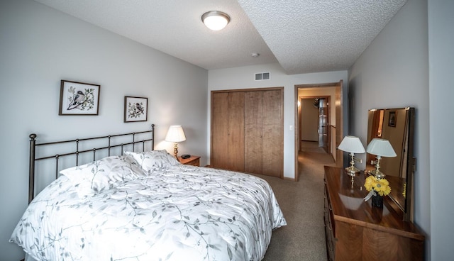 carpeted bedroom featuring a textured ceiling, a closet, and visible vents