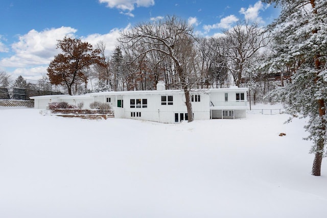 view of front of house featuring fence