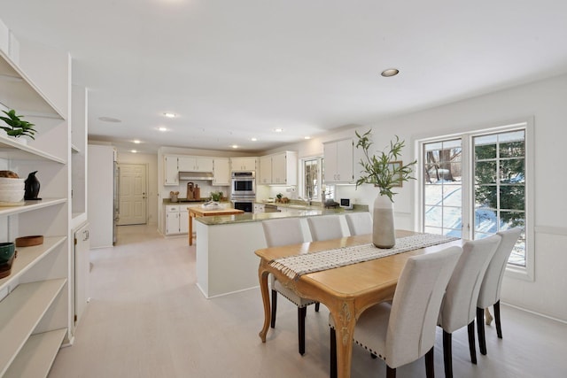 dining space featuring recessed lighting, light wood-style floors, and a wealth of natural light