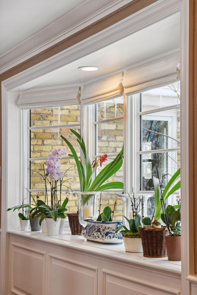 interior details featuring ornamental molding