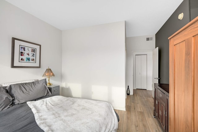 929 Portland Ave Unit 309, Minneapolis, MN 55404 - bedroom featuring light wood finished floors and baseboards