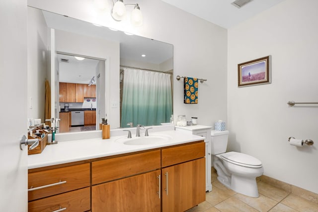 929 Portland Ave Unit 309, Minneapolis, MN 55404 - full bath featuring tile patterned flooring, toilet, vanity, and curtained shower