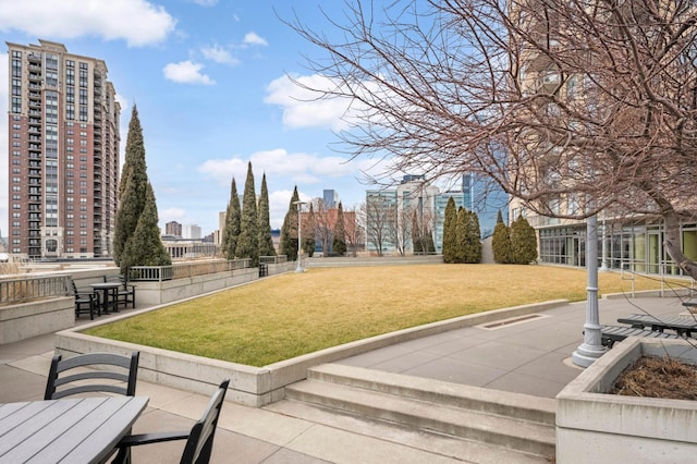 929 Portland Ave Unit 309, Minneapolis, MN 55404 - view of yard with a patio area